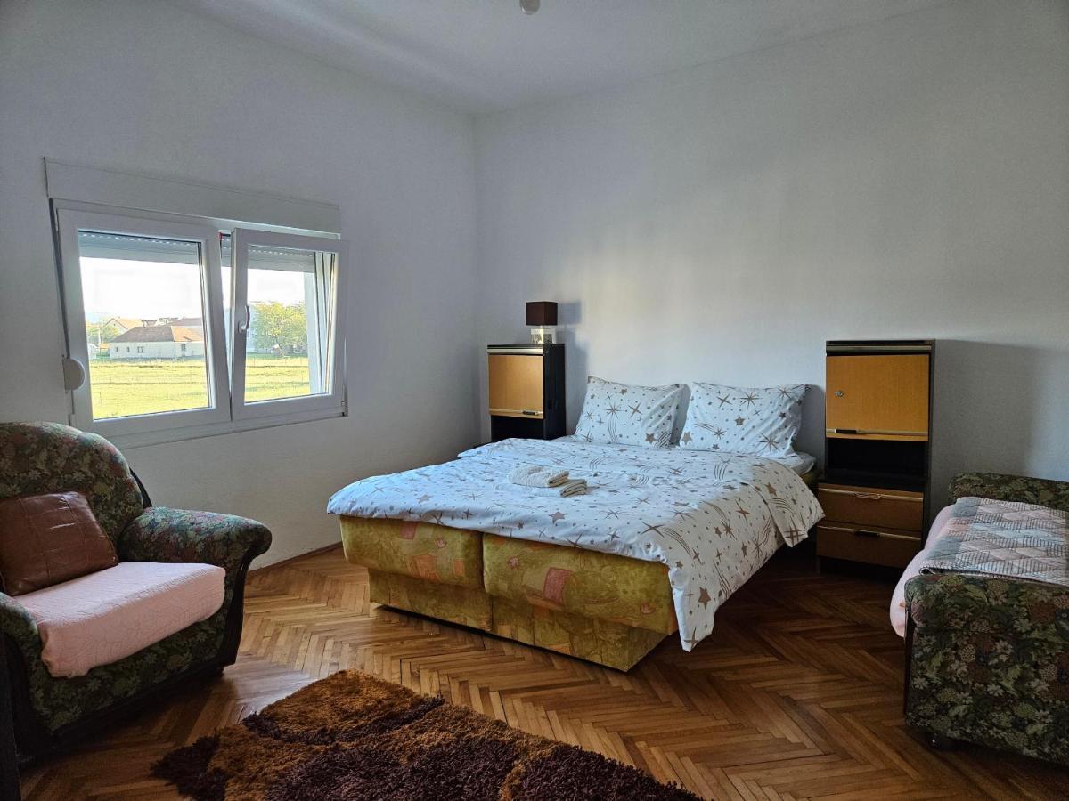 Appartement Apartman Gajic à Nikšić Extérieur photo